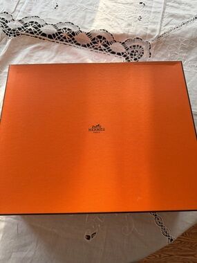 Hermès Signature Orange Gift Box